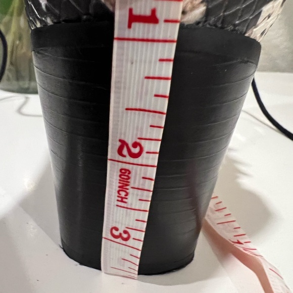 Beautiful ankle boots. Zebra color and leather - Picture 9 of 9